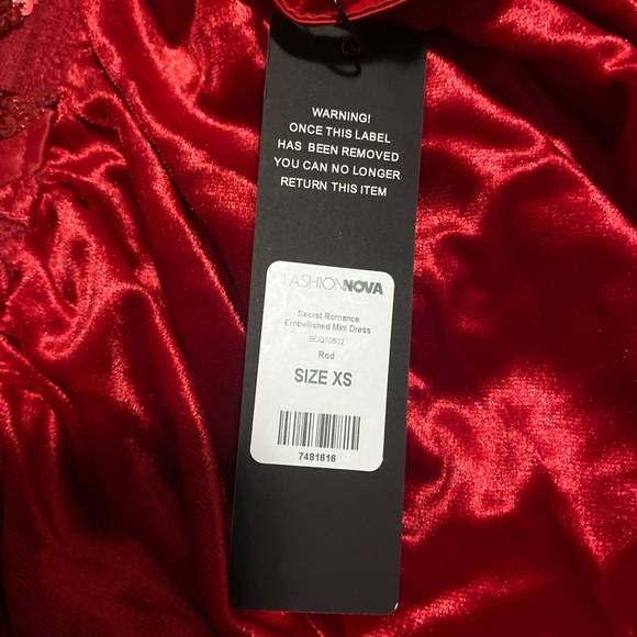 Red dress - Picture 3 of 3